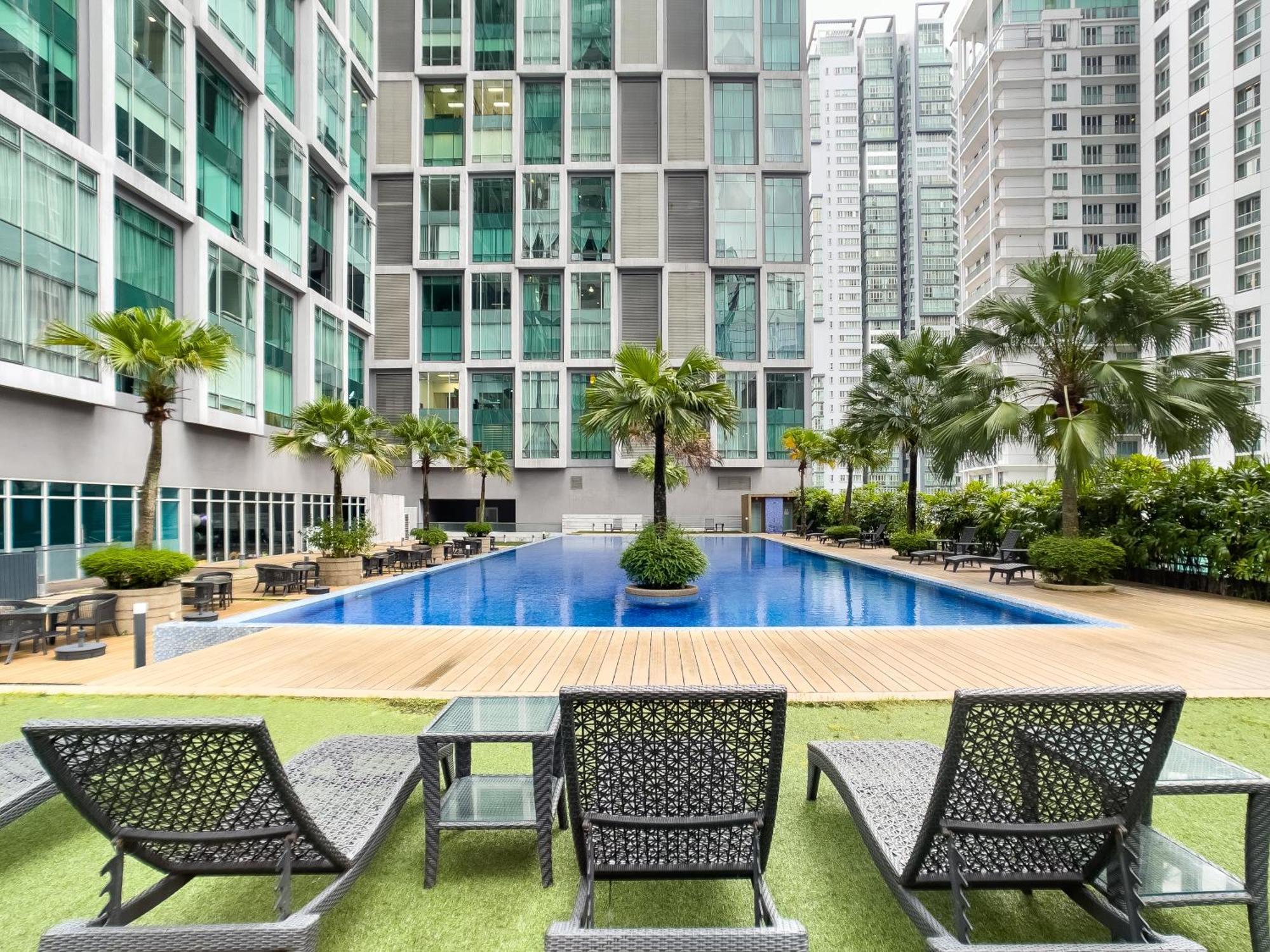 Soho Suites Klcc By Rest Куала-Лумпур Экстерьер фото