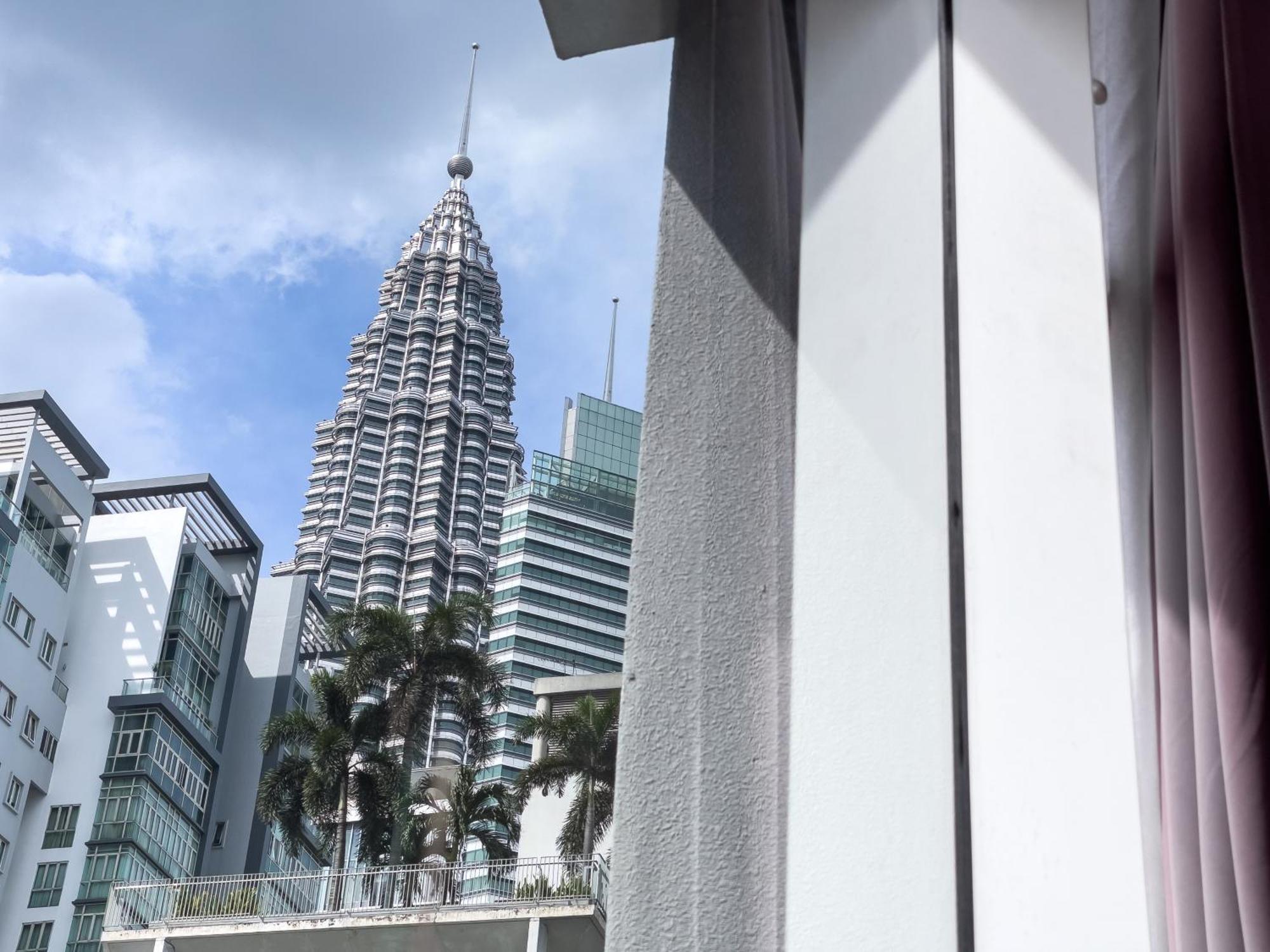 Soho Suites Klcc By Rest Куала-Лумпур Экстерьер фото
