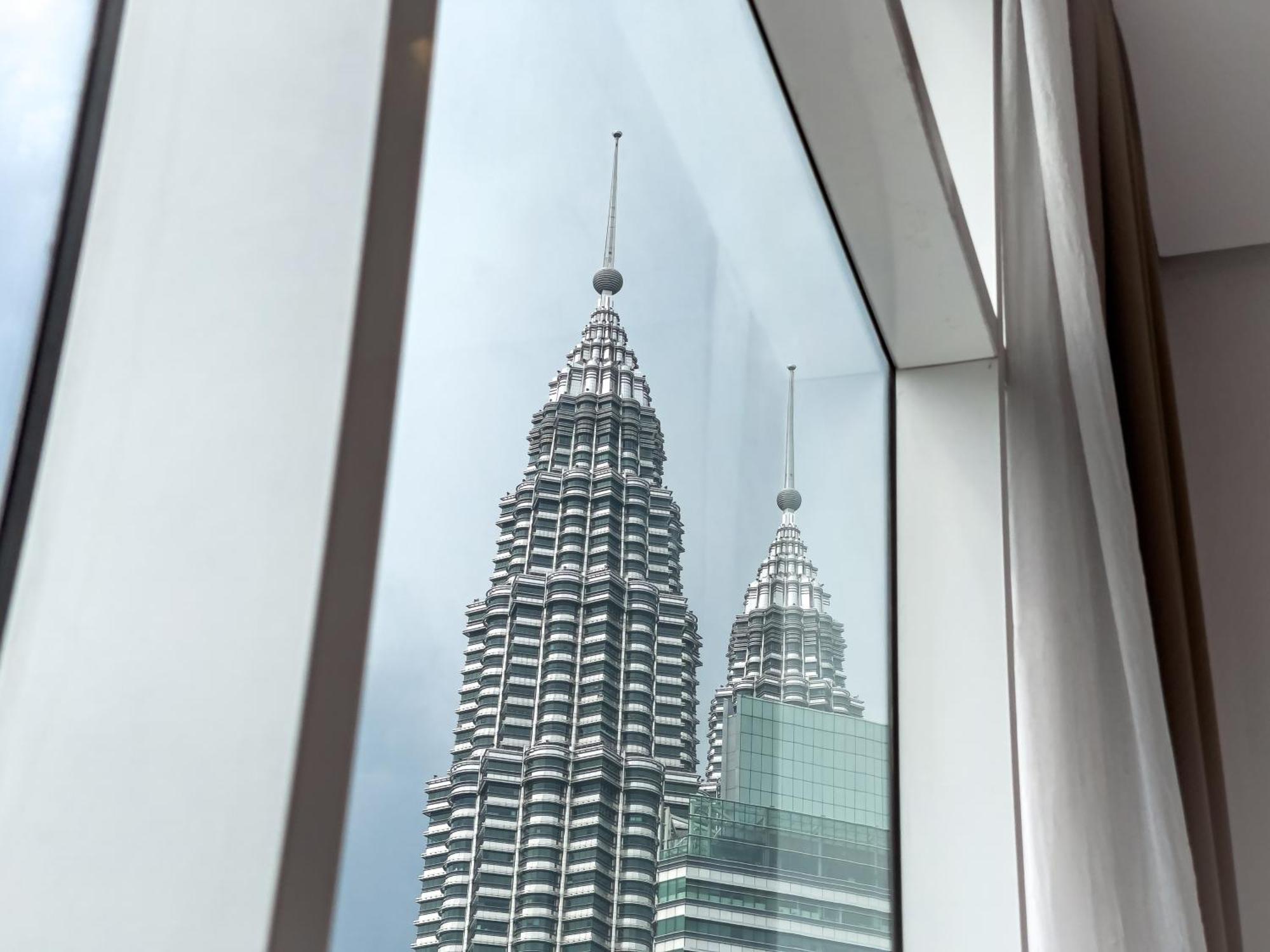 Soho Suites Klcc By Rest Куала-Лумпур Экстерьер фото